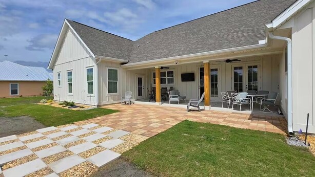 A two-story house with a covered patio area. - Peaceful 3-bed, 3 bath house with AC in charming Kingsland (Kingsland)