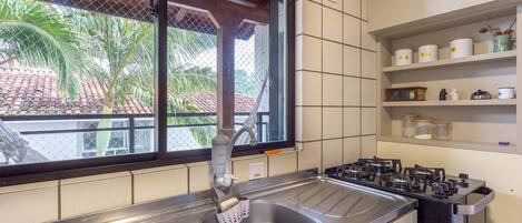 Basic Apartment | Private kitchen