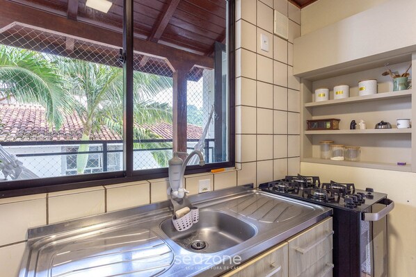 Basic Apartment | Private kitchen