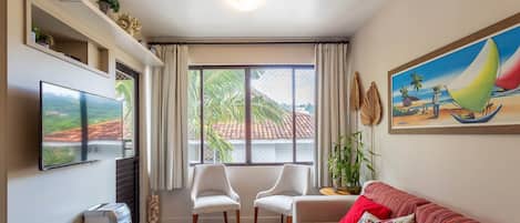 Basic Apartment | Living area | TV