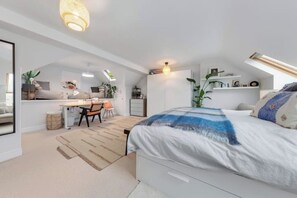 2 habitaciones, tabla de planchar con plancha, wifi y ropa de cama