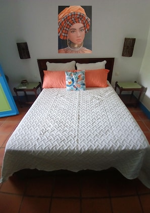 1 dormitorio, tabla de planchar con plancha, wifi y ropa de cama