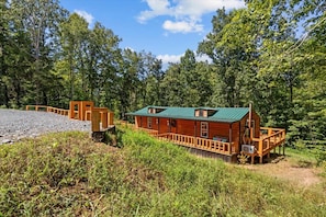 Exterior - Heartwood Hideaway- Charming cabin with Trails, Creek, and Starry Nights (Primm Springs)