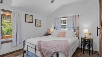 1 bedroom, travel cot, free WiFi, bed sheets