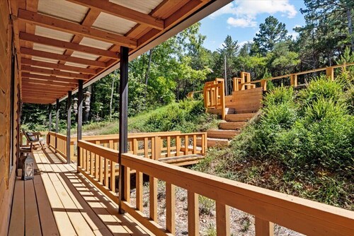 Heartwood Hideaway- Charming cabin with Trails, Creek, and Starry Nights