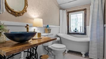 Serviettes fournies, savon, papier toilette