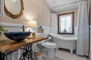 Serviettes fournies, savon, papier toilette