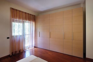 Deluxe Double Room, Balcony, Garden View | Desk, soundproofing, iron/ironing board, free WiFi