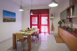 Full-sized fridge, oven, stovetop, cookware/dishes/utensils