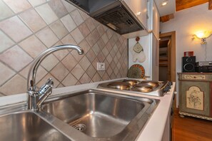 Fridge, oven, coffee/tea maker, cookware/dishes/utensils