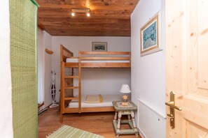 2 bedrooms, bed sheets