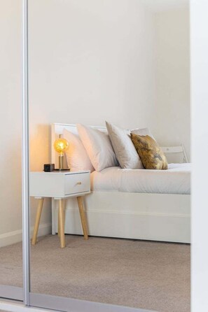 1 habitación, tabla de planchar con plancha, internet y ropa de cama 