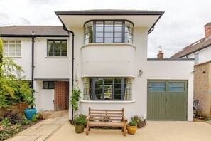 Exterior - Spacious 4B family home by Richmond riverside (Twickenham)