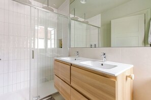 Dusche, Haartrockner, Seife