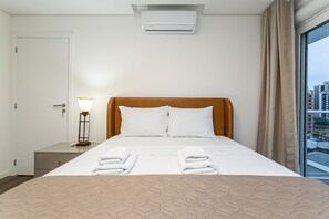 Iron/ironing board, Internet, bed sheets
