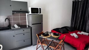 1 bedroom, free WiFi, bed sheets - Cosy studio in Pignan in the heart of the medieval village (Pignan)