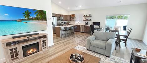 TV connectée, livres, écrans d'ordinateur