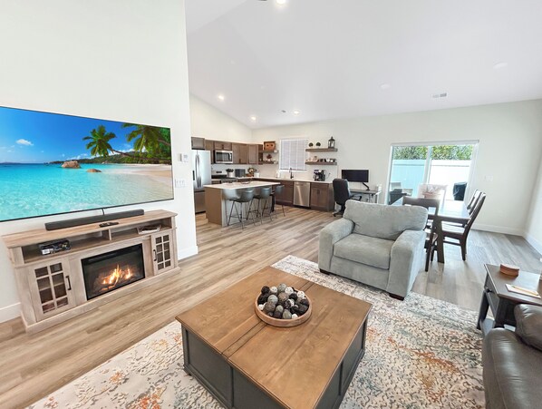 TV connectée, livres, écrans d'ordinateur