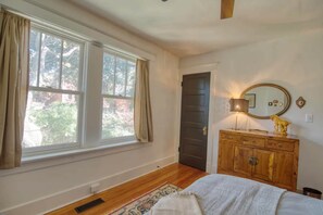 3 soverom, strykejern/-brett, wi-fi og sengetøy