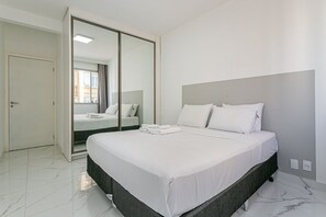 Strykejern/-brett, internettilgang og sengetøy