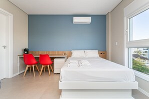 Iron/ironing board, internet, bed sheets