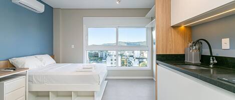 Iron/ironing board, Internet, bed sheets