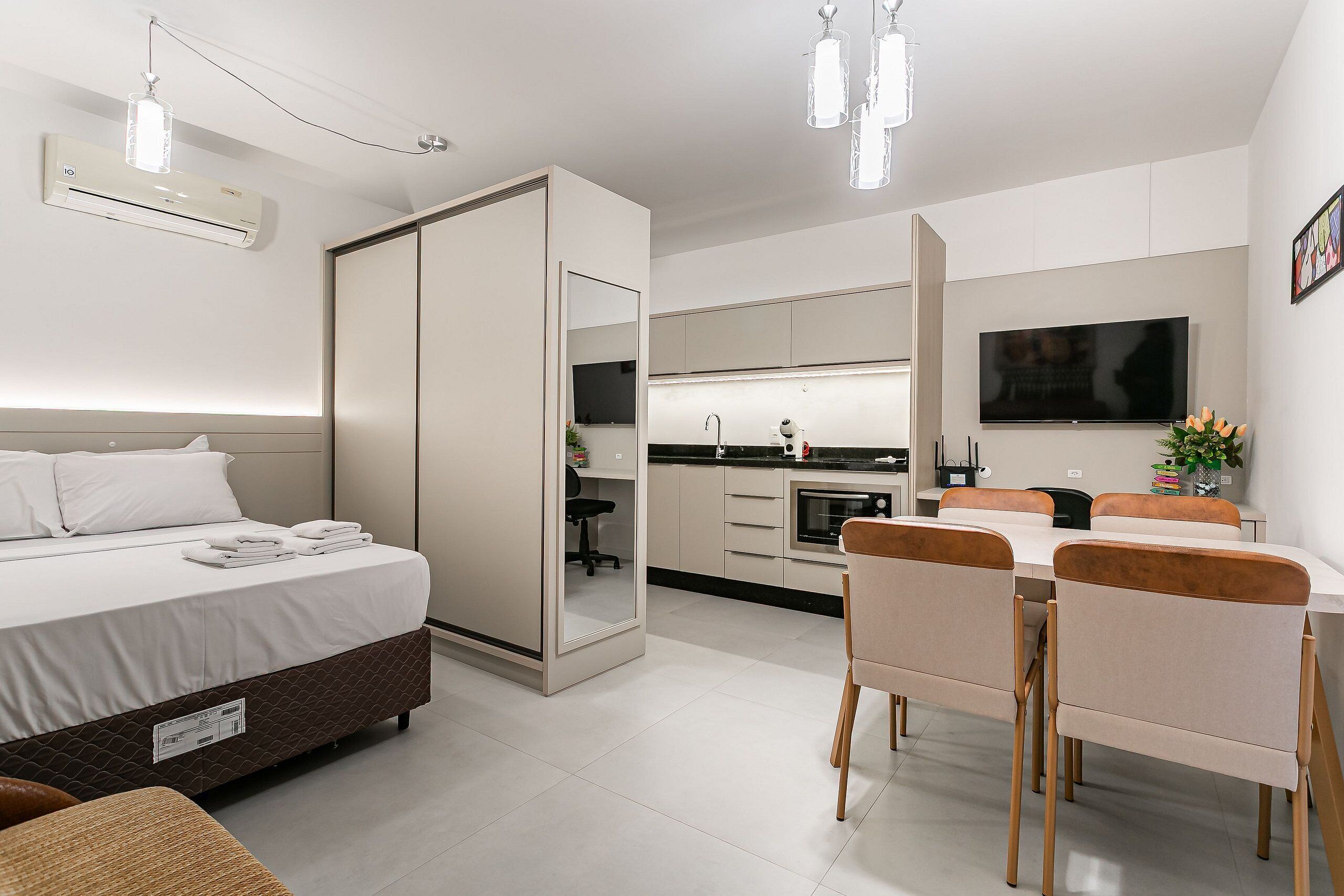 Planxa i posts de planxar, Internet i roba de llit 