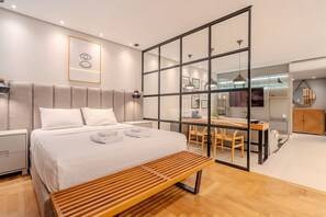 Bügeleisen/Bügelbrett, Internetzugang, Bettwäsche