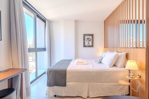 Iron/ironing board, internet, bed sheets