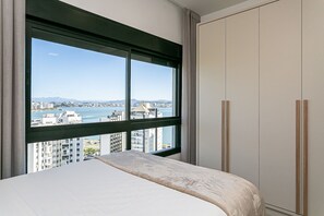 Iron/ironing board, internet, bed sheets