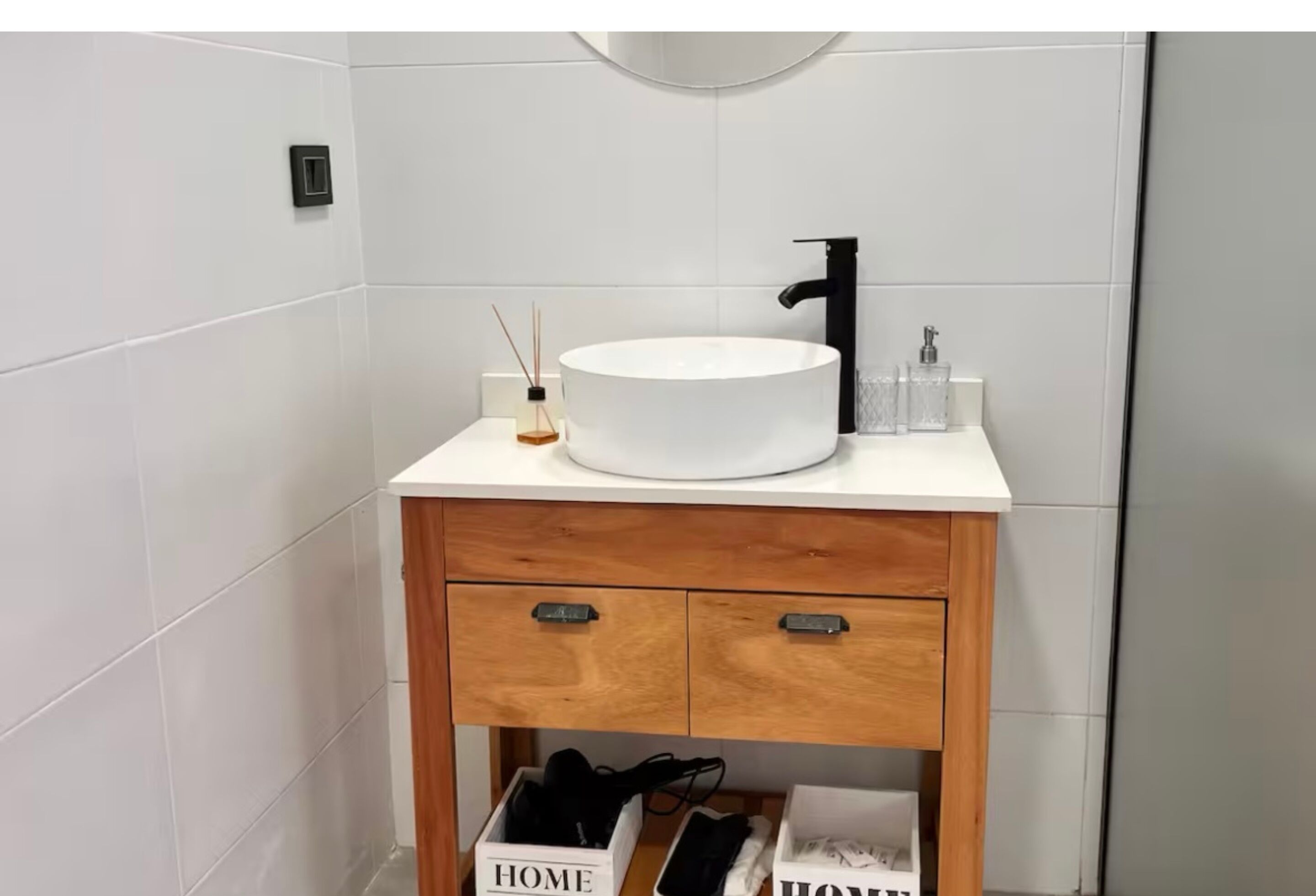 Basic House | Bathroom