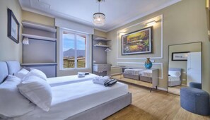 5 bedrooms, desk, iron/ironing board, free WiFi