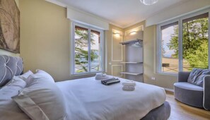 5 Schlafzimmer, Schreibtisch, Bügeleisen/Bügelbrett, kostenloses WLAN