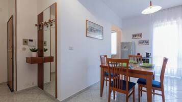 Apartment, 2 Bedrooms | Living area