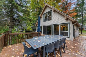 Outdoor dining - NEW! Lakeview Hideaway - Private, Hot Tub, Stand-Ups, Ski (Interlochen)