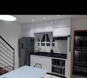 Micro-ondes, four, plaque de cuisson
