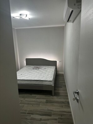 3 bedrooms, iron/ironing board, bed sheets