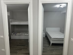 3 slaapkamers, een strijkplank/strijkijzer, beddengoed