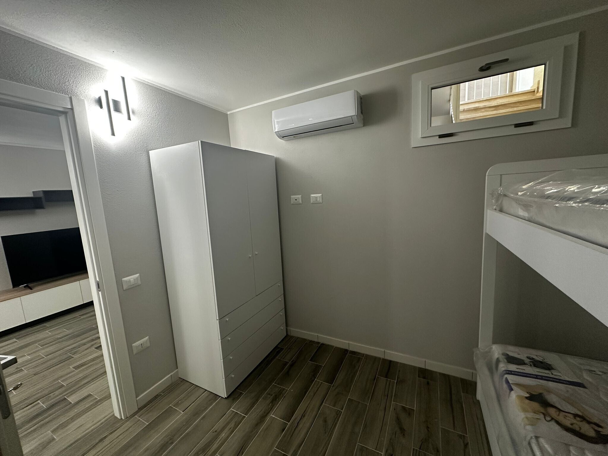 3 bedrooms, iron/ironing board, bed sheets