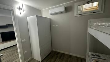 3 bedrooms, iron/ironing board, bed sheets