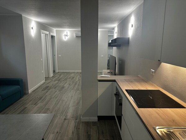 Fridge, microwave, oven, stovetop - Holiday Home 'Bertha' with Mountain View and Air Conditioning (Villasimius)