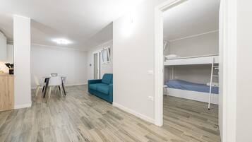 3 bedrooms, iron/ironing board, bed sheets