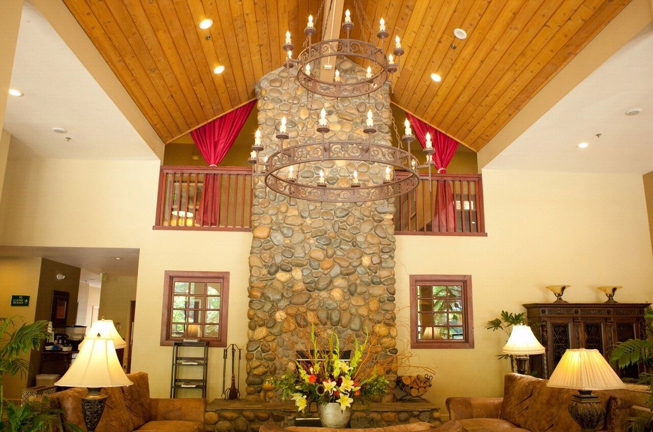 Affordability Meets Comfort! 2 Comfortable Units, Pets Allowed, Free Breakfast - South Lake Tahoe, CA