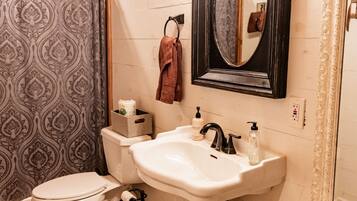 Tranquility | Bathroom | Hair dryer, towels, soap, shampoo