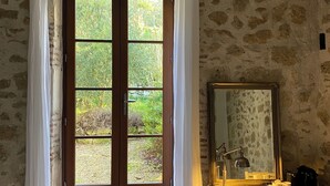 Interior - Luxe Chambre d'hôtes - Domaine de Gargoris (Pont-du-Casse)