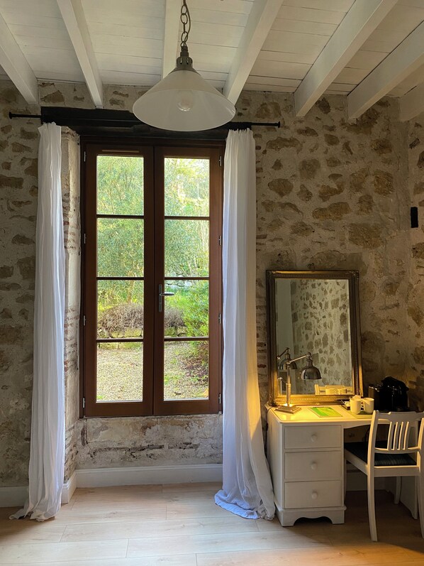 Interior - Luxe Chambre d'hôtes - Domaine de Gargoris (Pont-du-Casse)