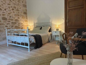 1 多间卧室、熨斗/熨衣板、WiFi、床单