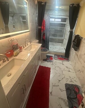 Deluxe House, Private Bathroom | Bathroom - Modern Comfort Near Military Bases & Shopping Walk to Parks & Lakes! (Converse)