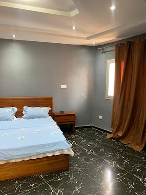 1 Schlafzimmer, BĂŒgeleisen/BĂŒgelbrett, WLAN, BettwĂ€sche