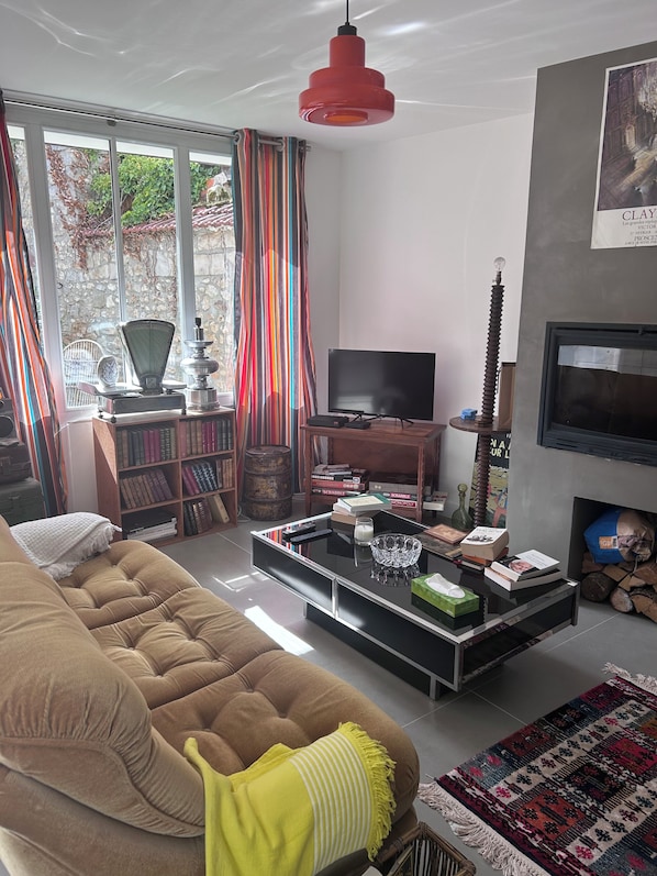 Smart TV, books, music library